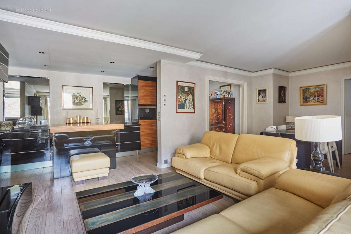Appartement à PARIS-16E