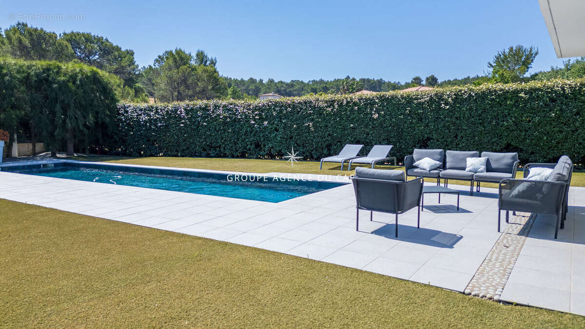 Villa contemporaine valescure  avec piscine garage et depandances - photo 17