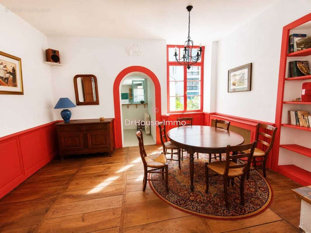 Maison 230 m² à Oloron-Sainte-Marie  - photo 4