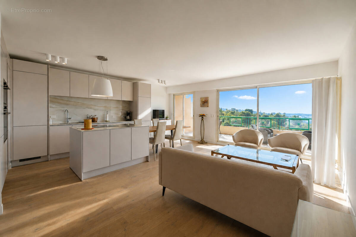 Appartement 4 pièces 153 m² · à Mandelieu-la-Napoule · 152,5 m² · 995 000 €