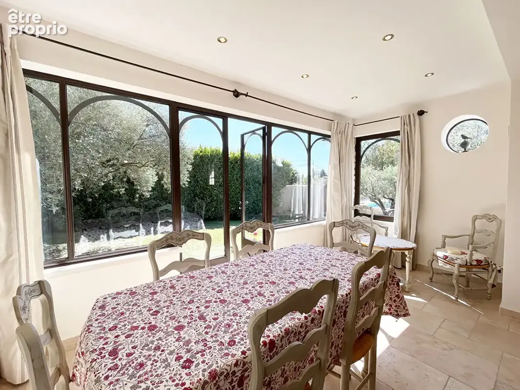 Superbe villa provençale avec piscine et  garage sur grand terrain clos. - photo 15