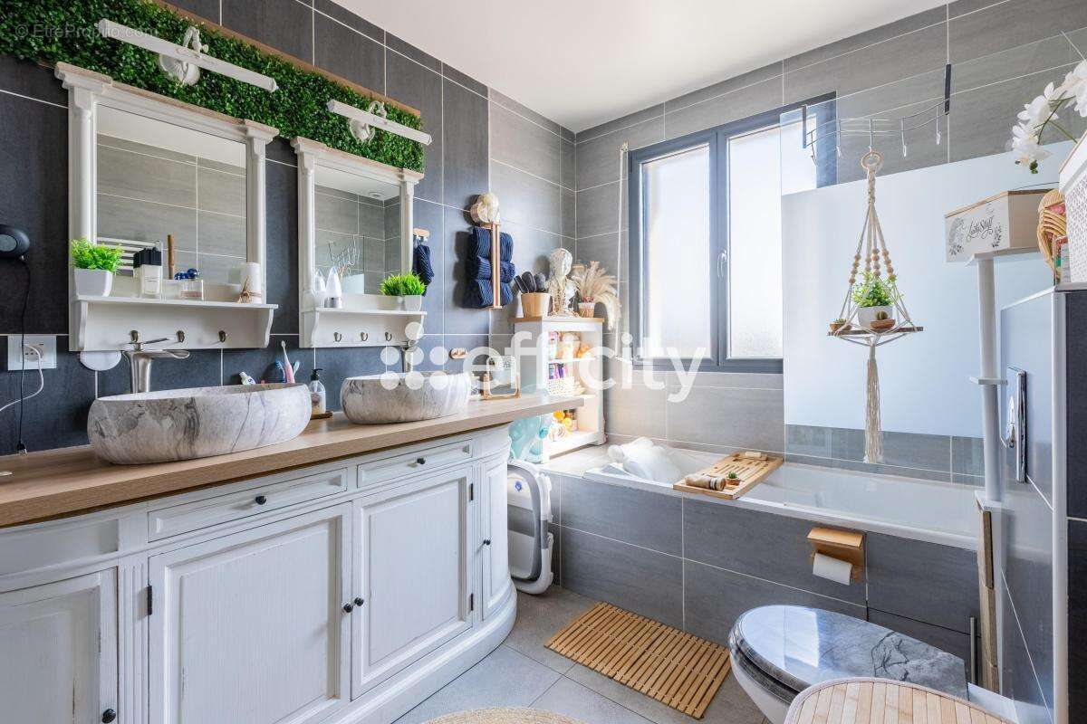 Maison à COURNONSEC