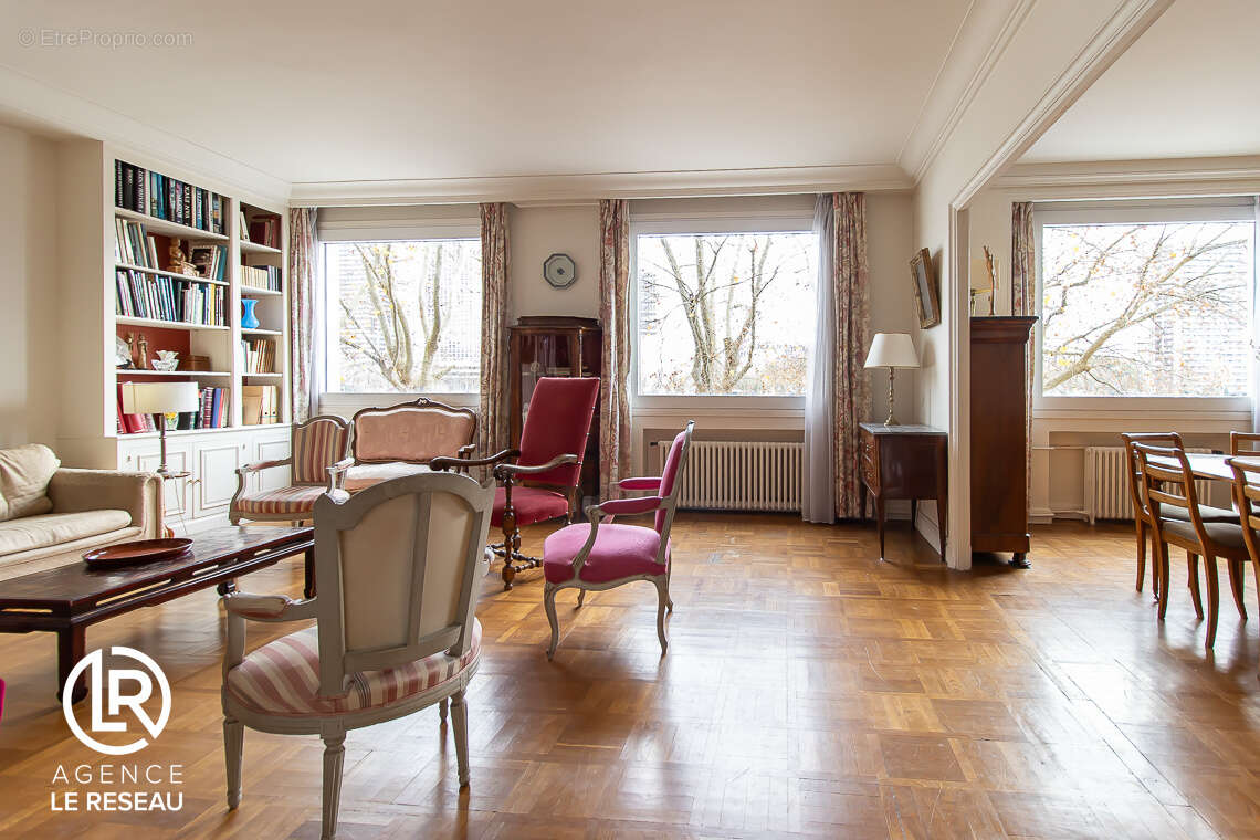 Appartement à PARIS-16E