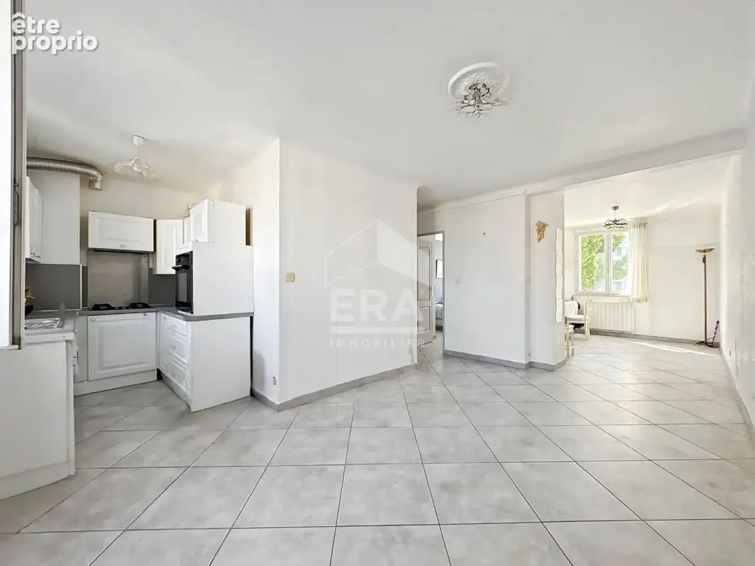 Appartement à MARSEILLE-4E