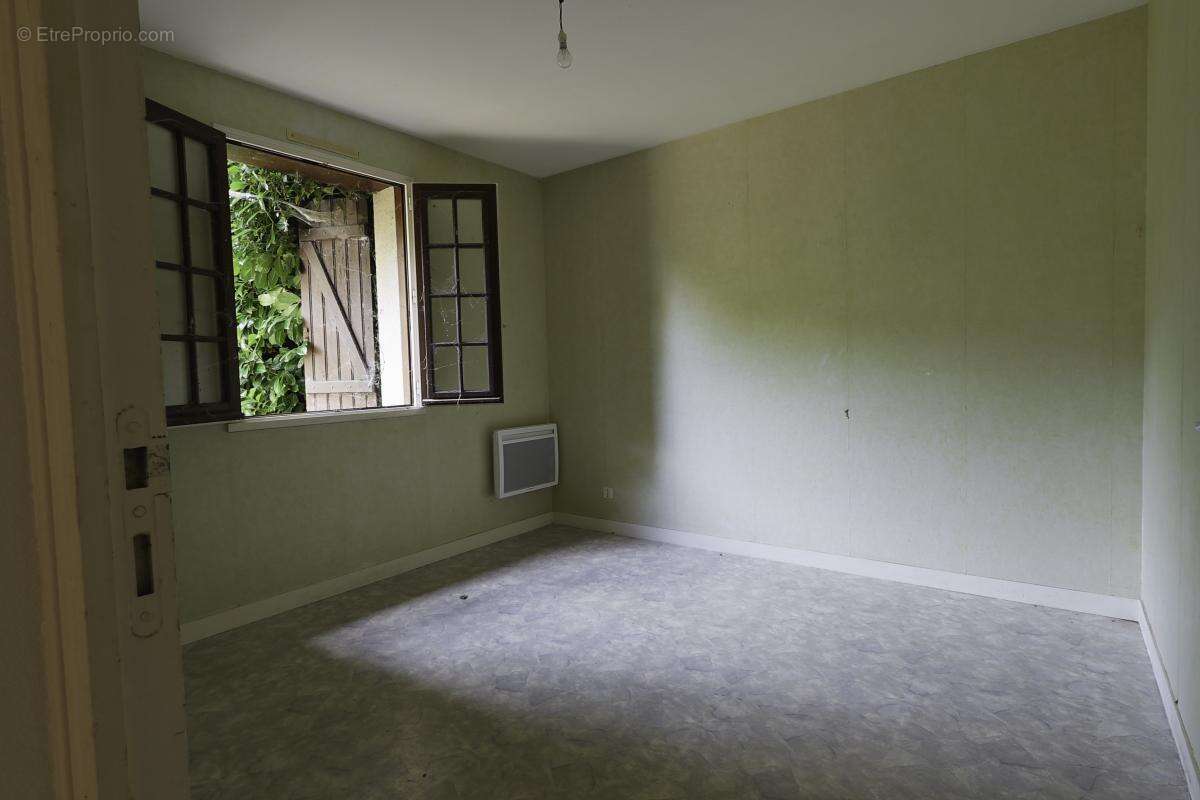 Maison - 107 m² - Isigny-le-Buat (50) - photo 6