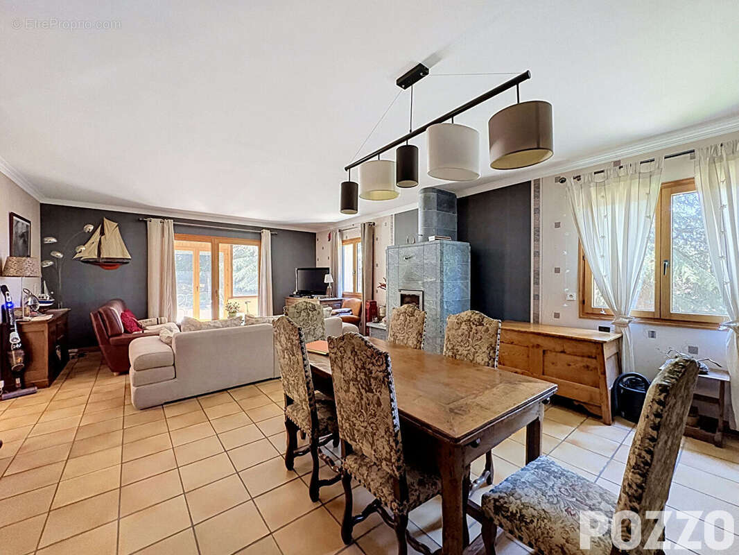 À VENDRE - Maison dans le bourg de Bréhal de 255m² au calme avec parc arboré - photo 4
