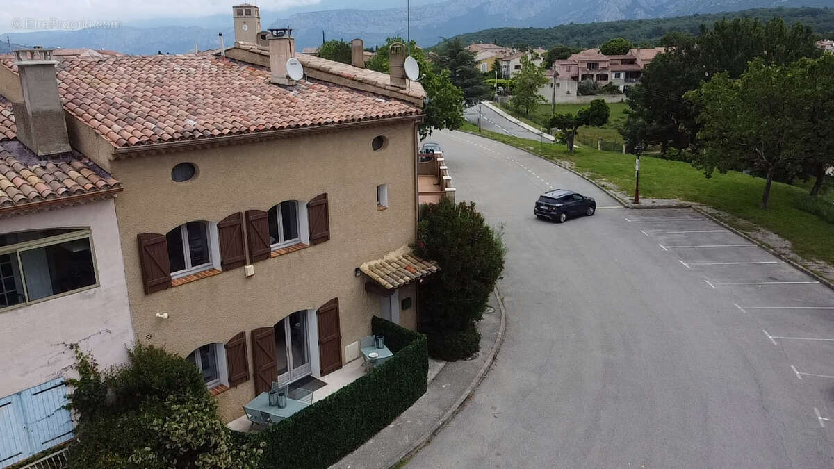 Maison à LES SALLES-SUR-VERDON