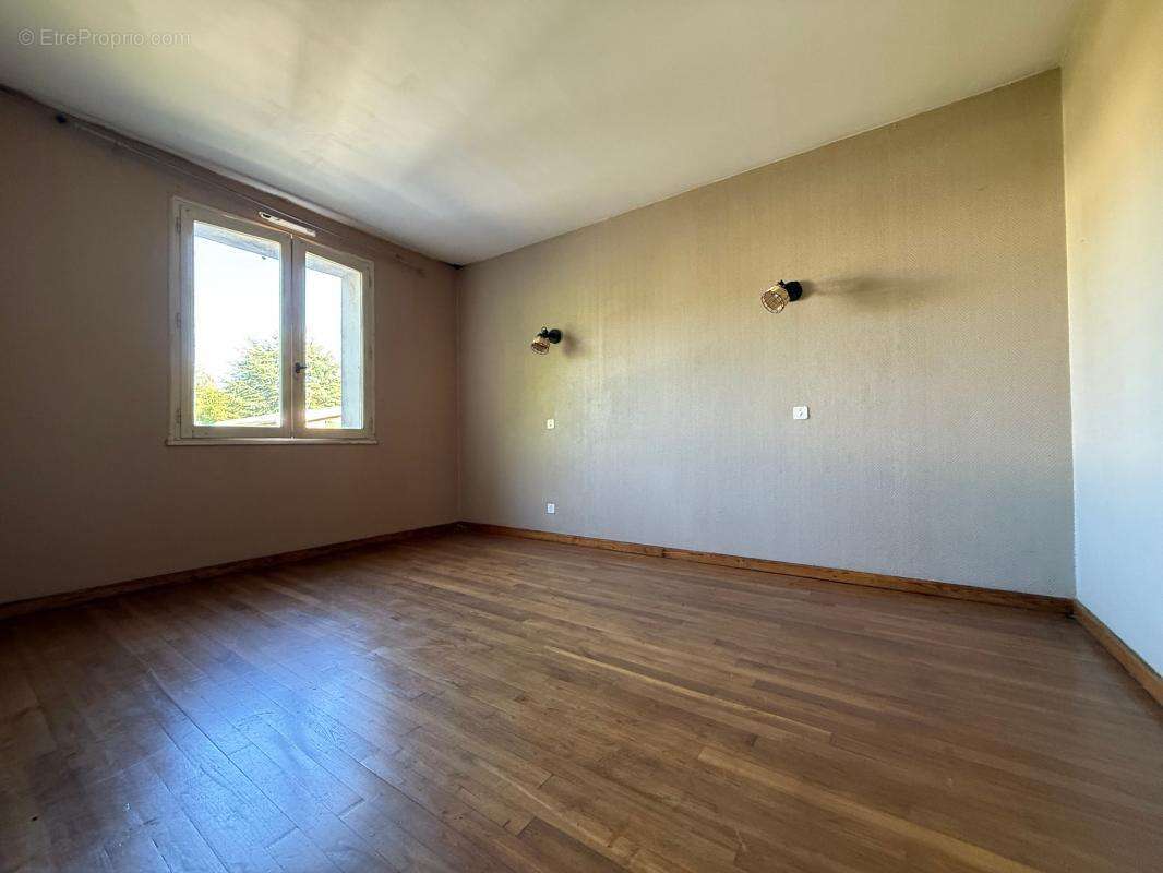 Maison à SAINT-ETIENNE-DE-FONTBELLON