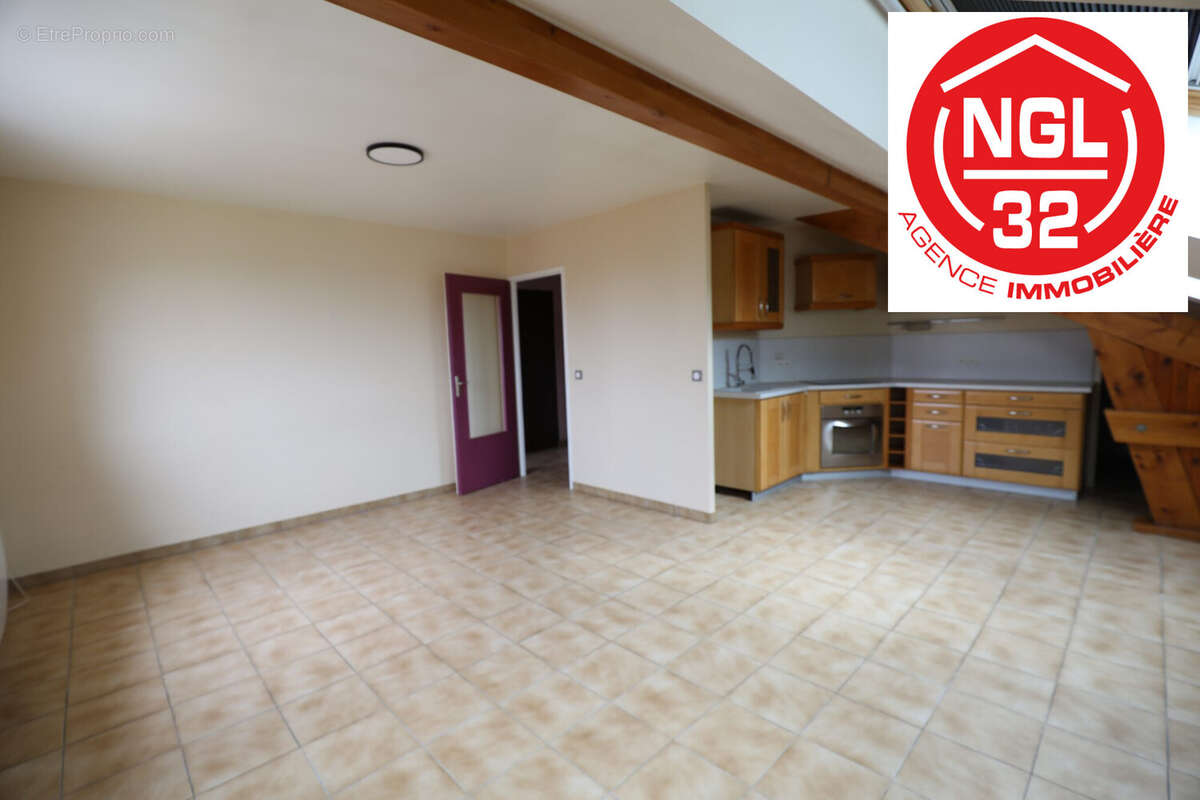 Appartement à CRUSEILLES