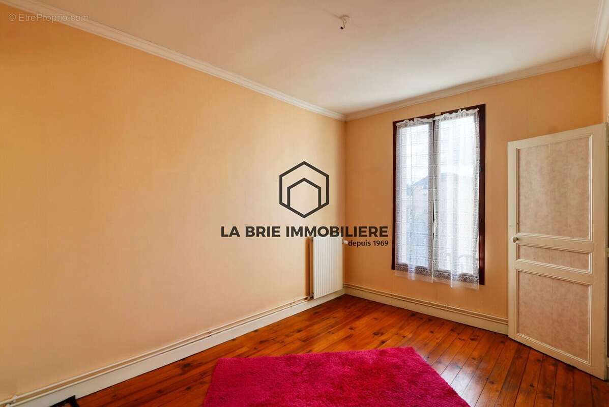 Maison 113 m² à Grisy-Suisnes  - photo 6