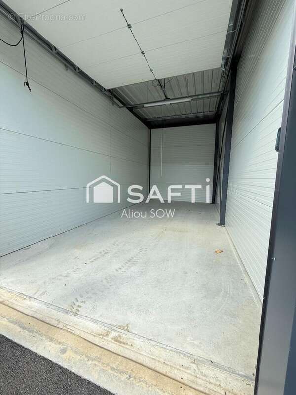 Photo 2 - Parking à AIFFRES