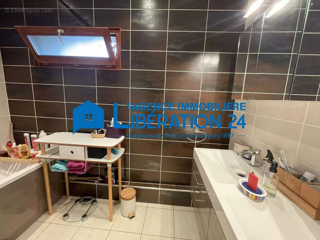 Maison à LE CHAMBON-FEUGEROLLES