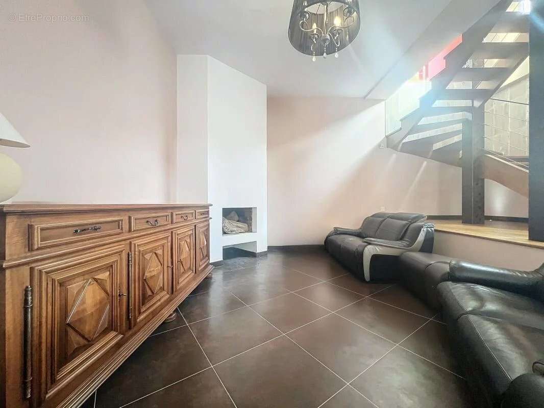 Menton, propriété de 250 m2 avec 2 000 m2 de terrain et piscine - photo 6