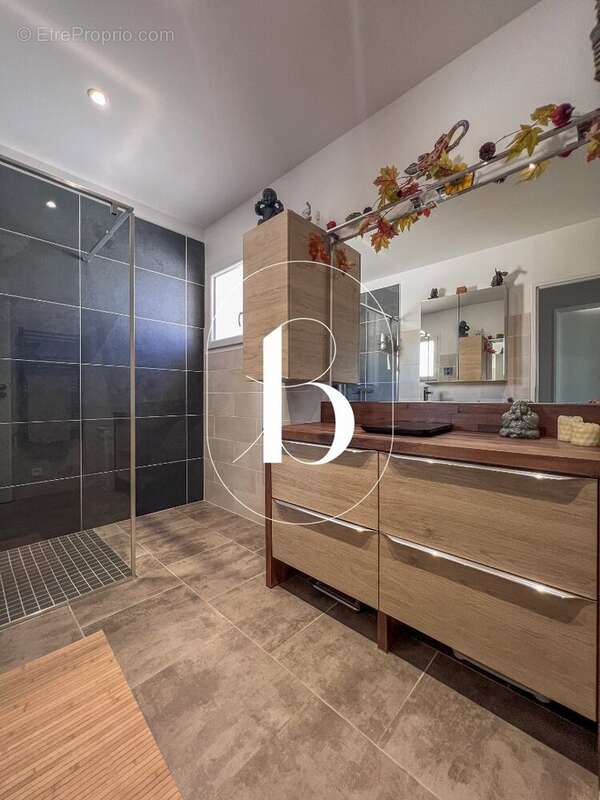 Maison 100 m² à Orgnac-L'aven  - photo 19