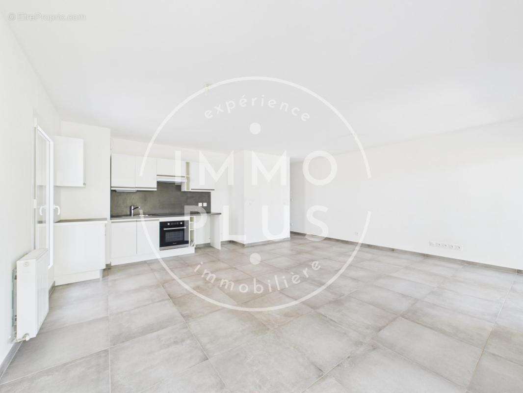 Vente - Appartement - 4 pièces + cuisine - 84,15 m² - 495 000 € - photo 2