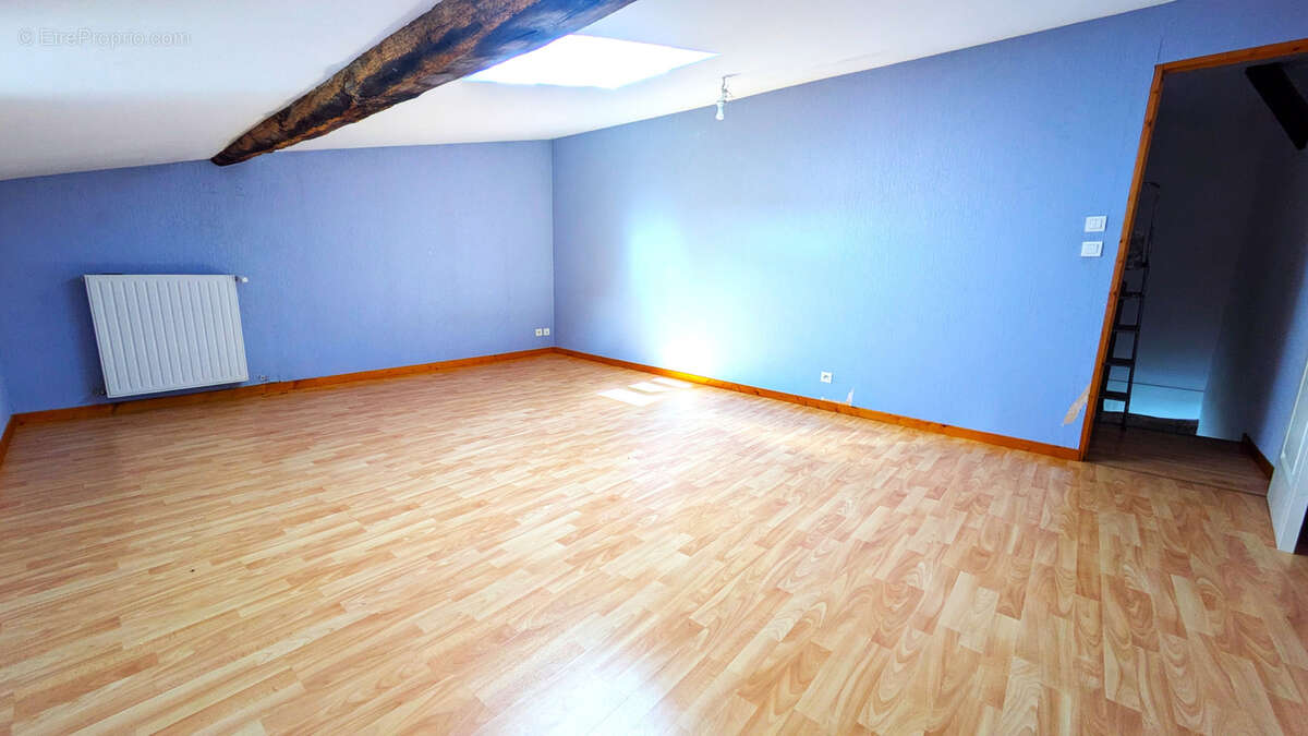 Mieux qu’un appartement, venez visiter cette grande maison de village de 148 m2 habitables. - photo 4