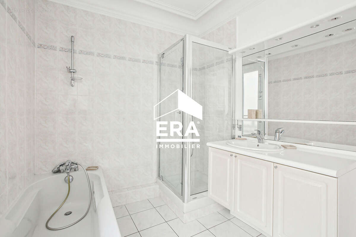 Appartement à PARIS-8E