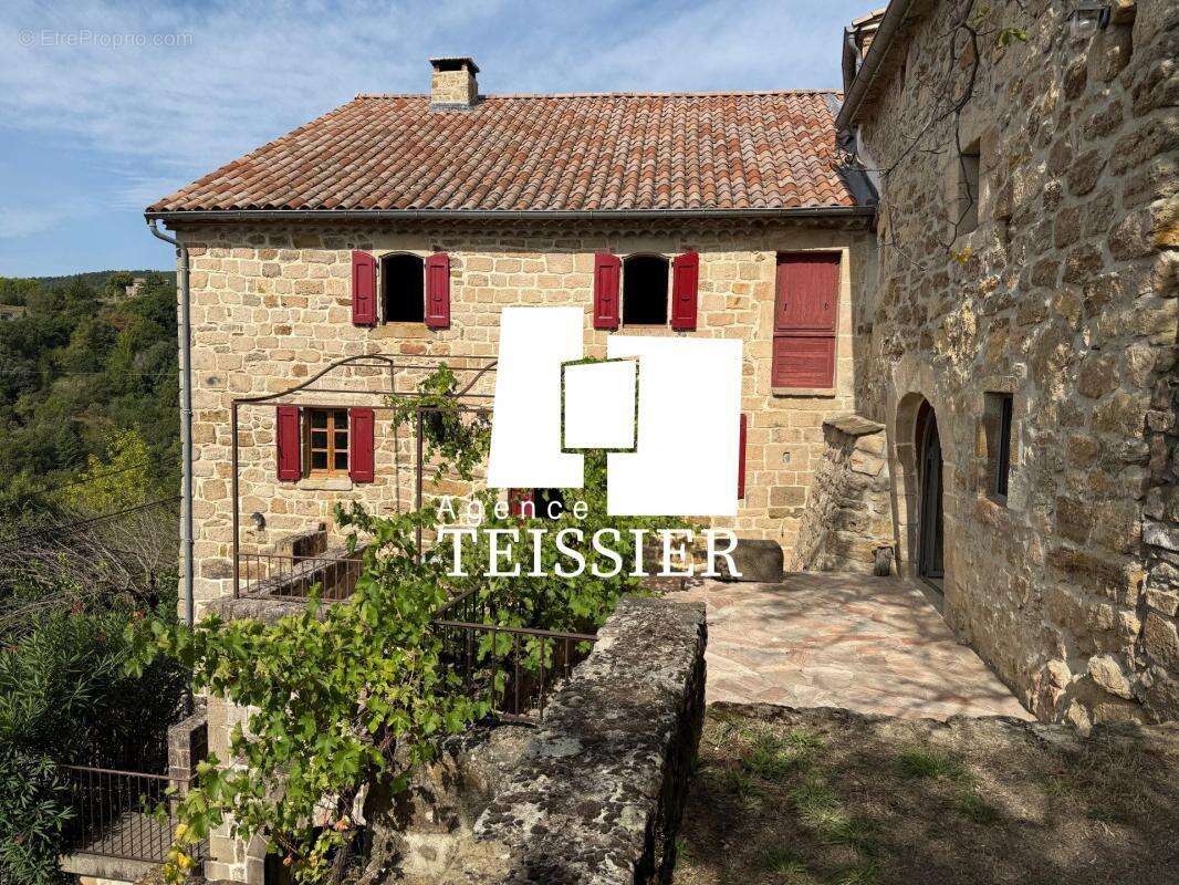 Maison à SAINT-PIERRE-SAINT-JEAN