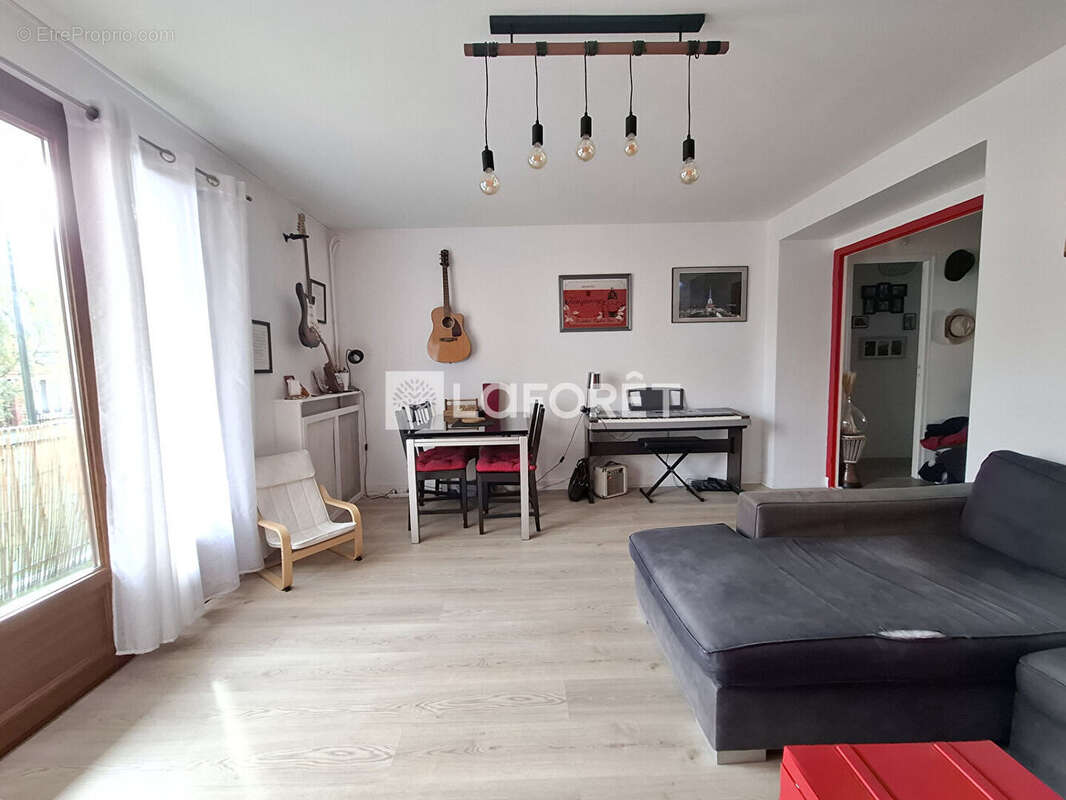 Appartement à LES PAVILLONS-SOUS-BOIS