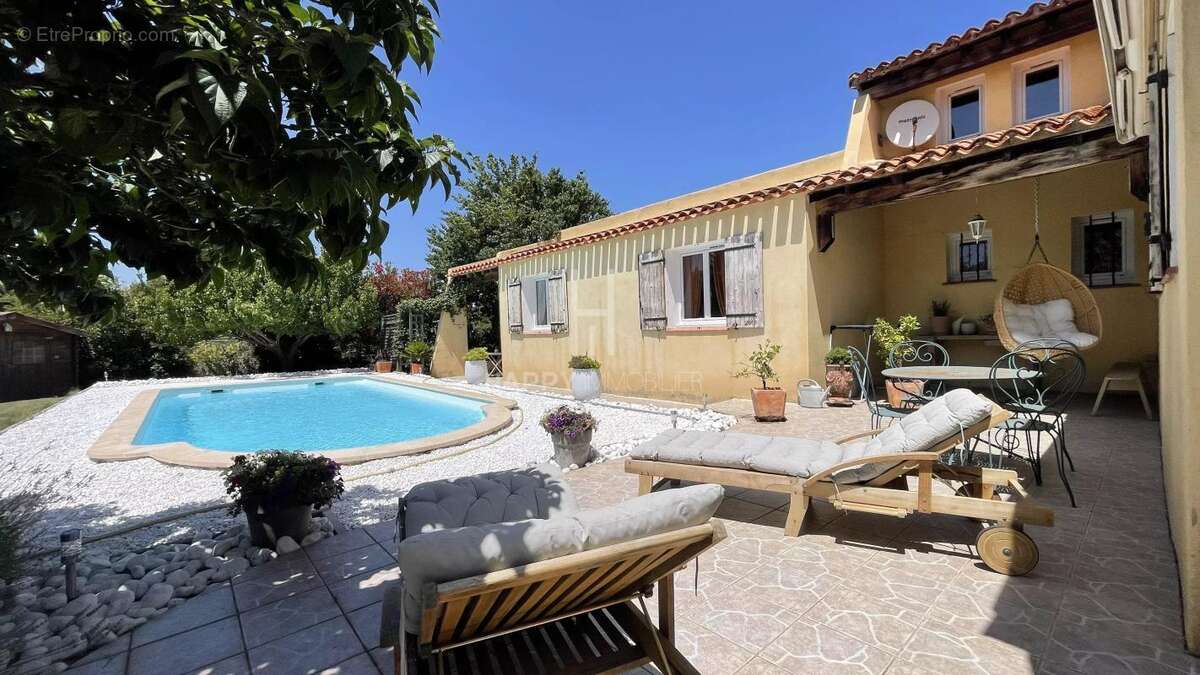 Maison à MOURIES