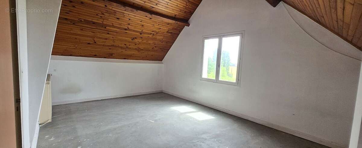 Maison 4 chambres+bureau, sous sol proche N4 terrain exceptionnel  90 km Paris! - photo 9
