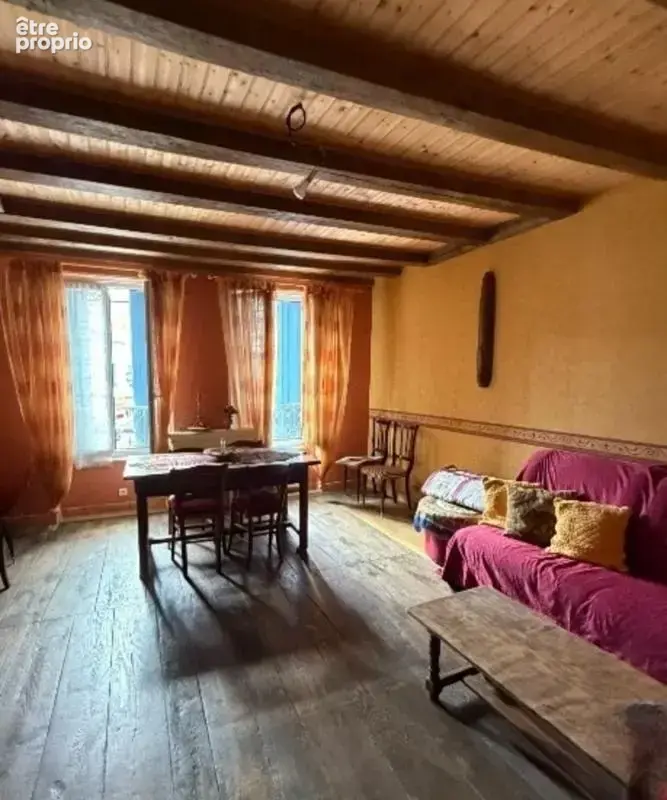 La Rochefoucauld. Immeuble avec magasin et appartement - photo 2