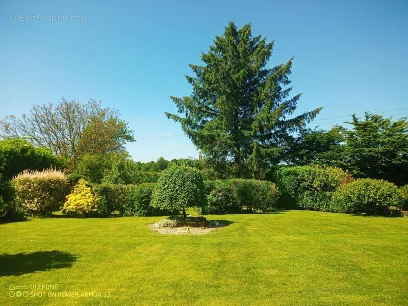 Maison à CLEDEN-POHER