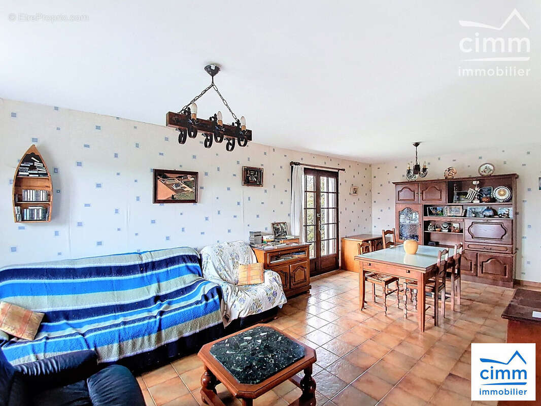  Séjour 24m² + Cuisine 13 m² habitable - Maison à PLOUASNE