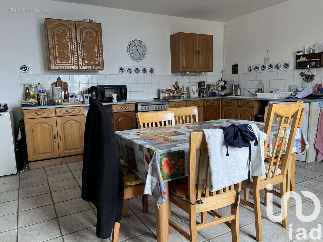 Maison 239 m² à Villemain  - photo 4