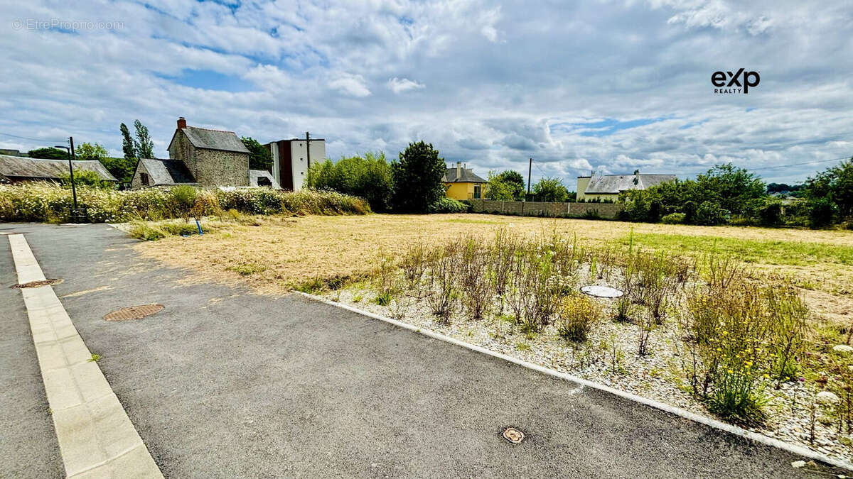 Terrain 629 m² à Mayenne  - photo 3