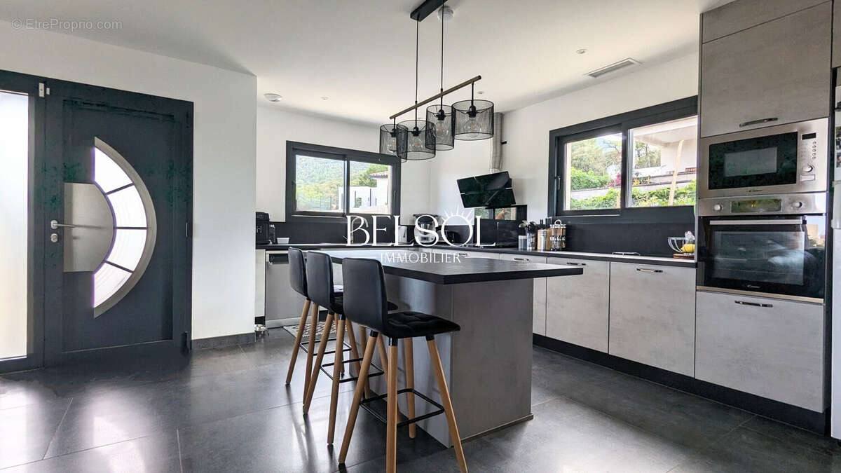 Maison à VILLELONGUE-DELS-MONTS