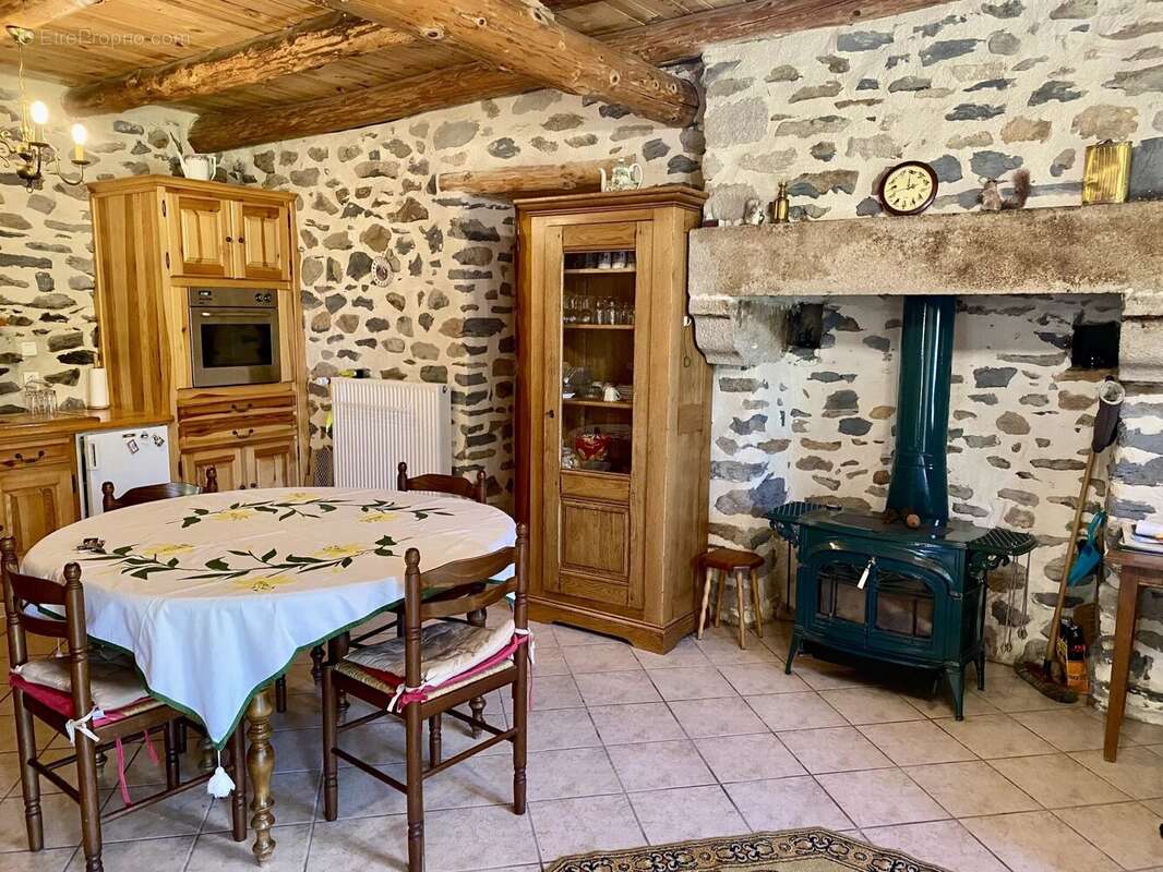 Maison à SAINT-JULIEN-CHAPTEUIL