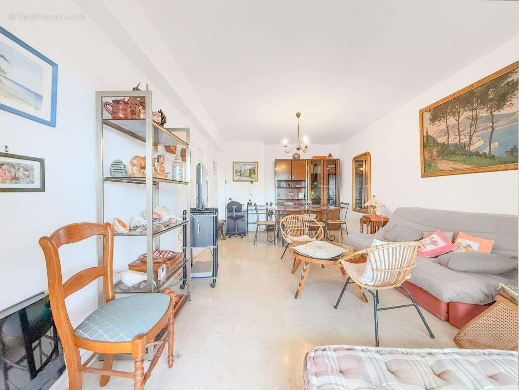 Appartement à SAINT-LAURENT-DU-VAR