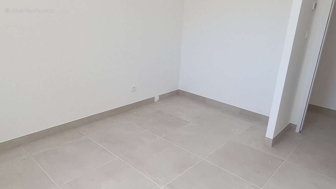 Vivre au calme, proche de tout  Villa neuve 100 m² à Nissan-lez-Enserune - photo 3