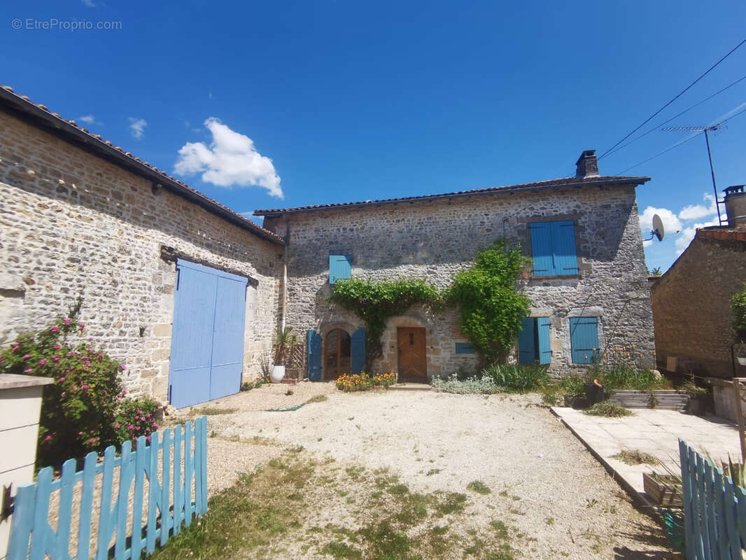 Maison à CELLEFROUIN