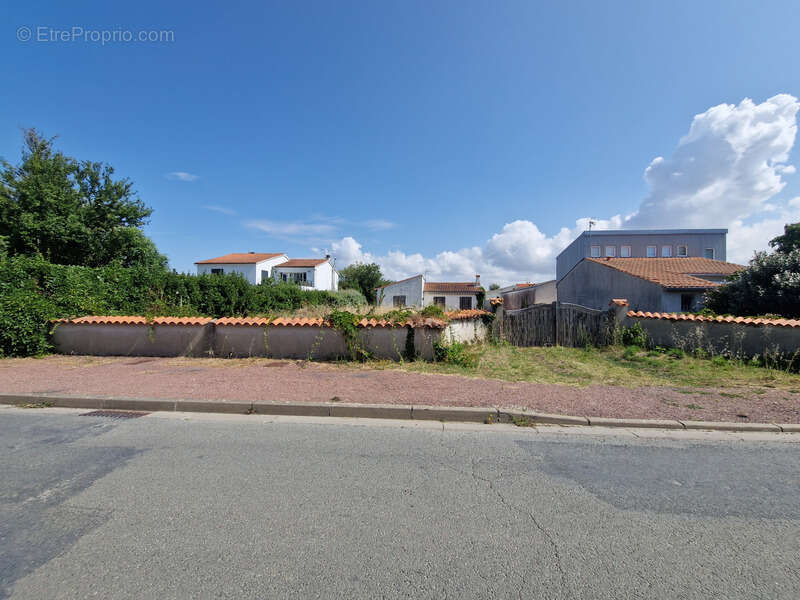 Maison à vendre 3 pièces avec garage sur 1 648 m² de terrain FOURAS (17) - photo 5