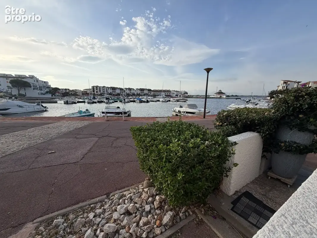 Exclusivité — Superbe T2 entièrement rénové avec goût, grande terrasse et vue Port & Étang - photo 8