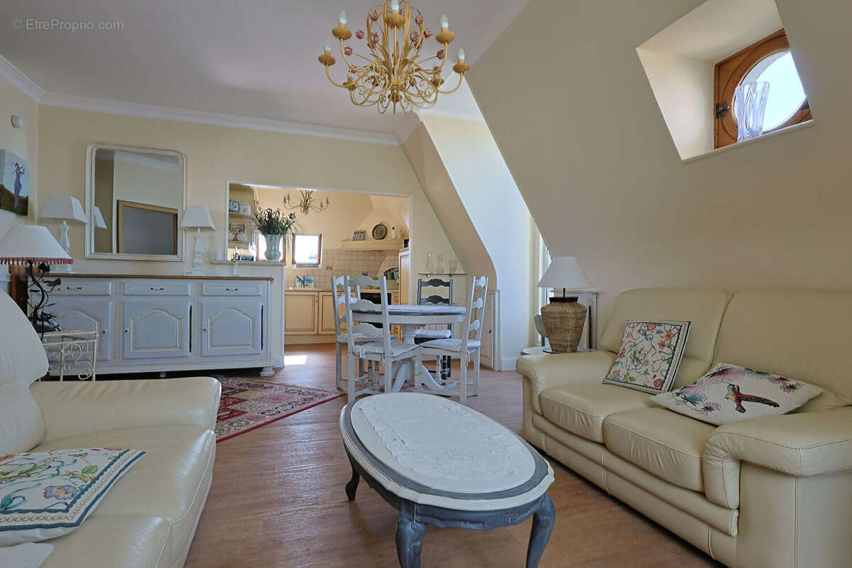 EMPLACEMENT D'EXCEPTION - Appartement de 70 m² offrant une pleine vue mer - photo 7
