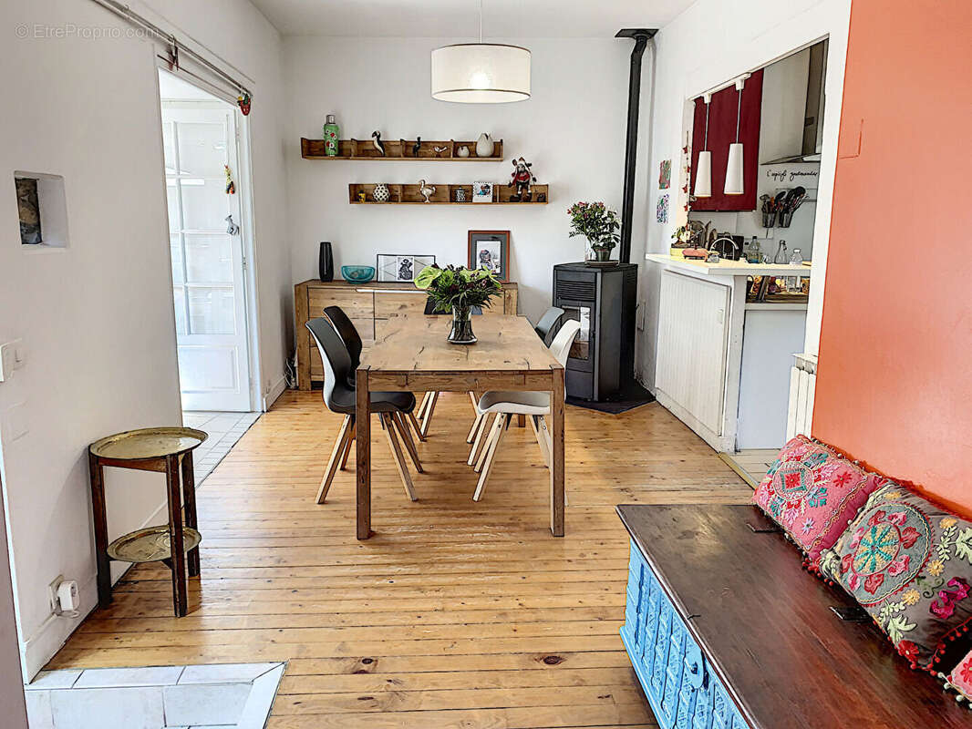 Maison à NEAUPHLE-LE-CHATEAU