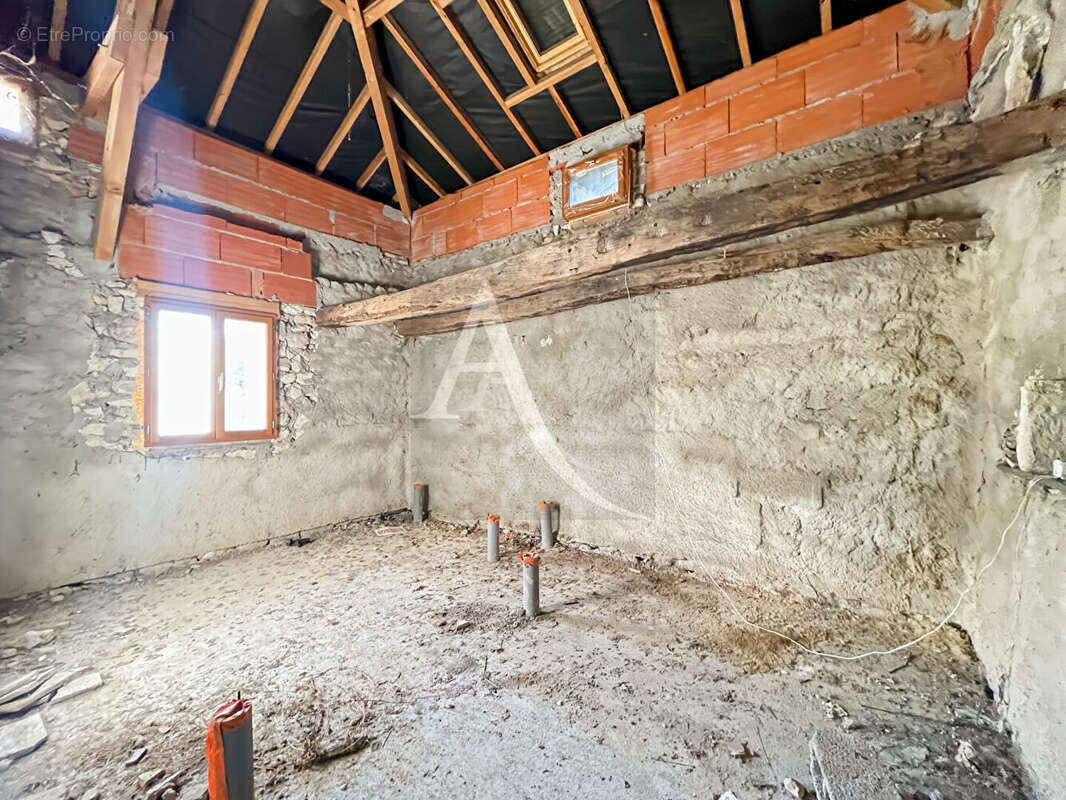 Maison à MONTAIGU-DE-QUERCY