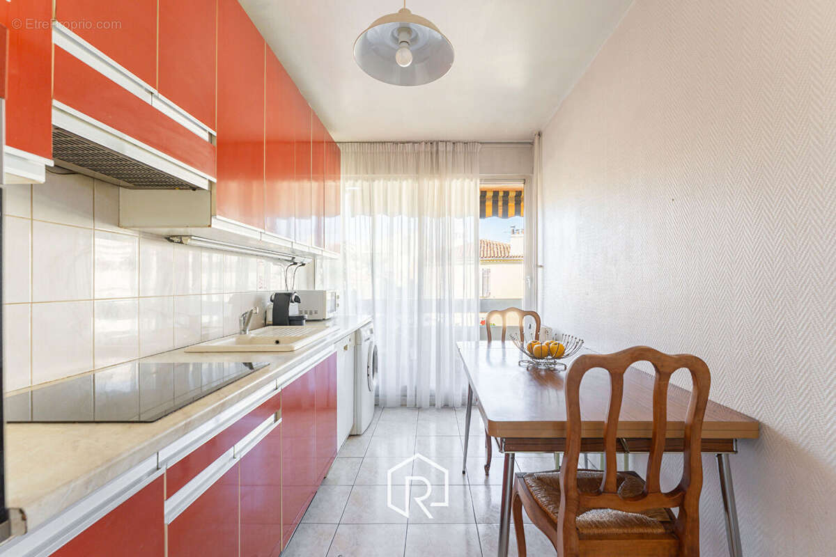 Appartement à MARSEILLE-4E