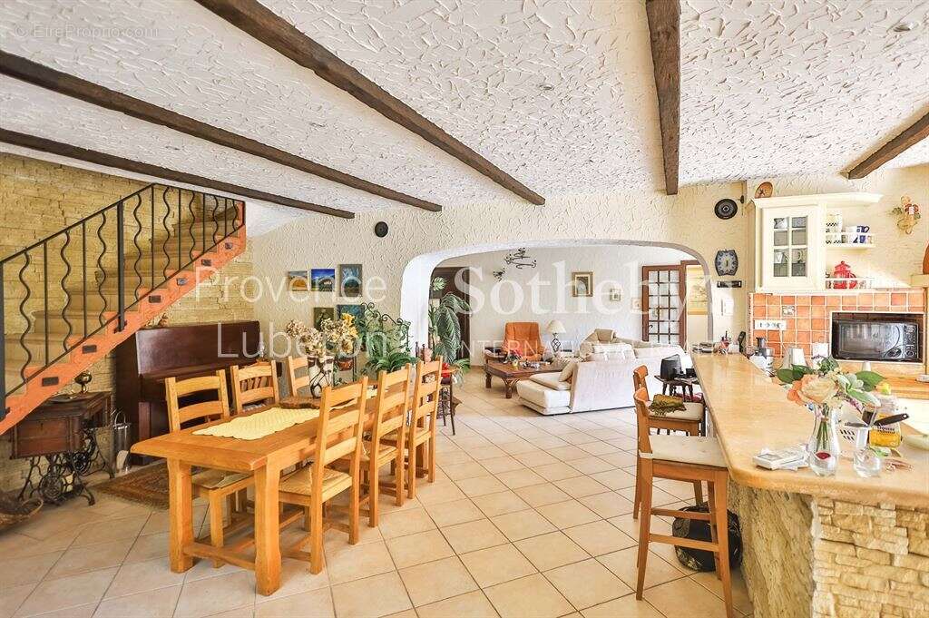 Maison à FONTAINE-DE-VAUCLUSE