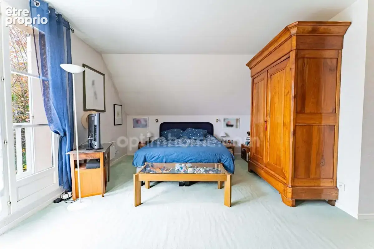 SAINT-PRIX, VAL D’OISE (95) : Propriété de 230 m² habitables (255 m² au sol) - 9 pièces principales - 7 chambres - 3 garages – P - photo 11