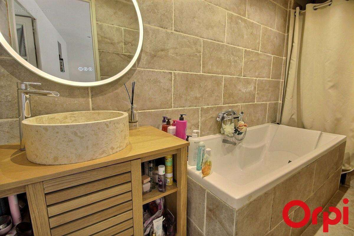 Appartement T3  en duplex - Terrasse - Vue mer - 13016 Marseille - photo 8