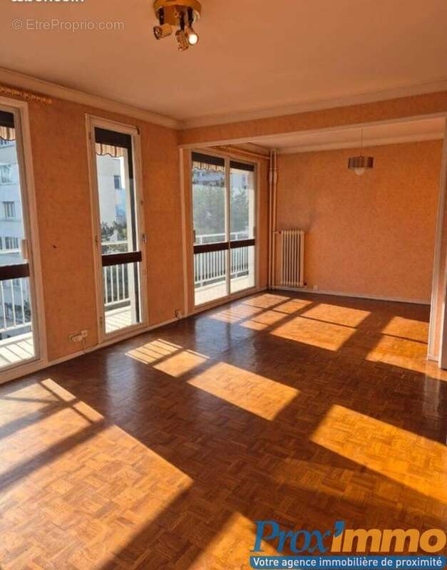 Appartement à SAINT-MARTIN-D'HERES