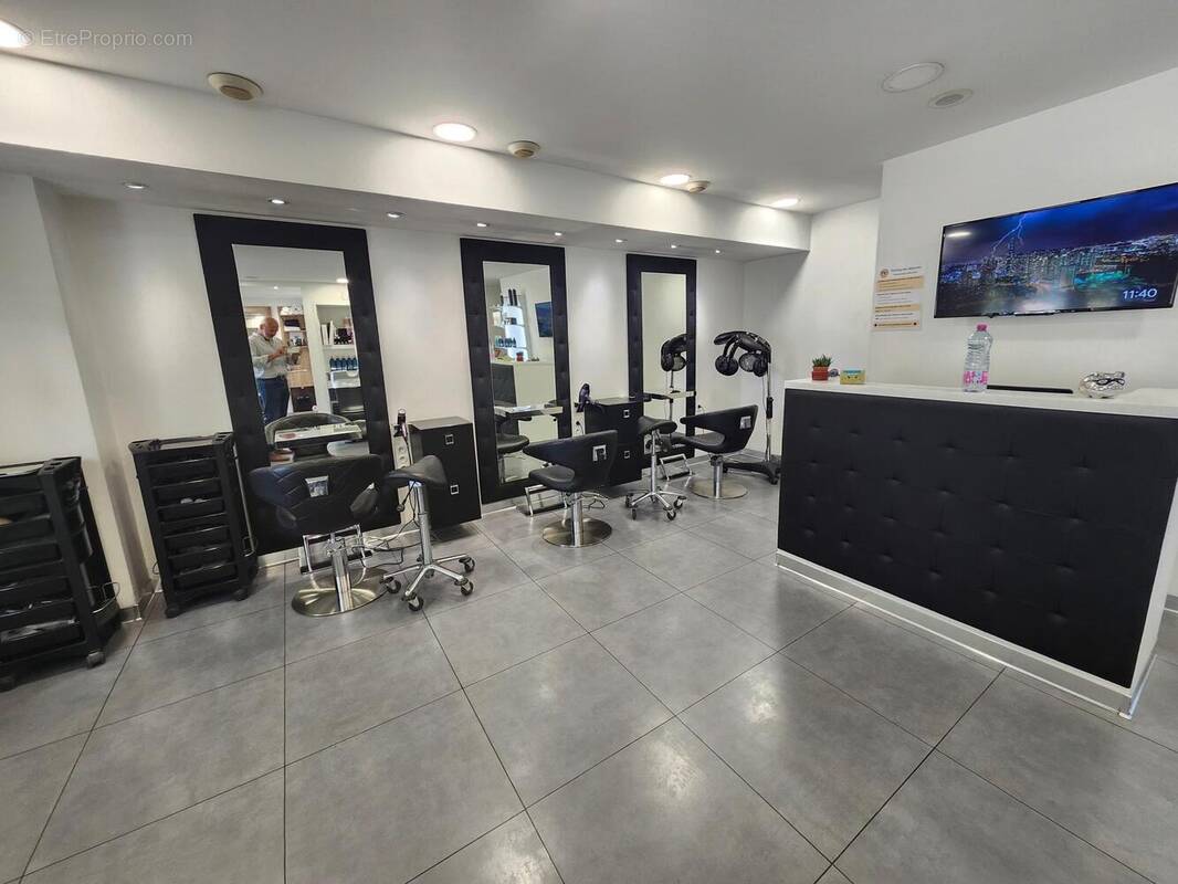 Photo 1 - Commerce à GATTIERES