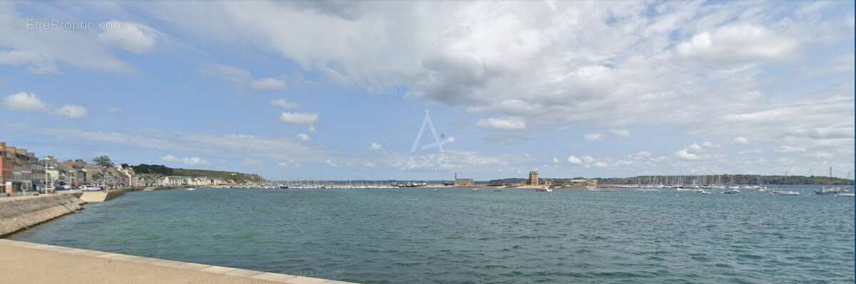 Batiment industriel pieds dans l'eau - photo 2