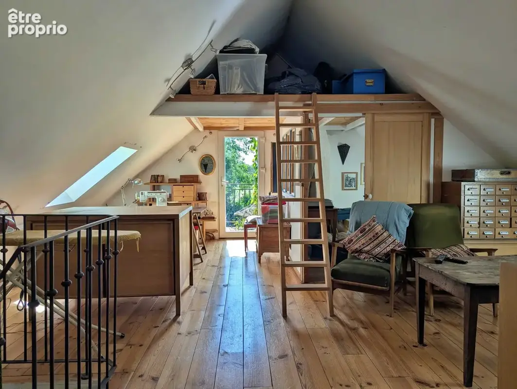 pièce de vie à l\'étage avec atelier Sud Yonne