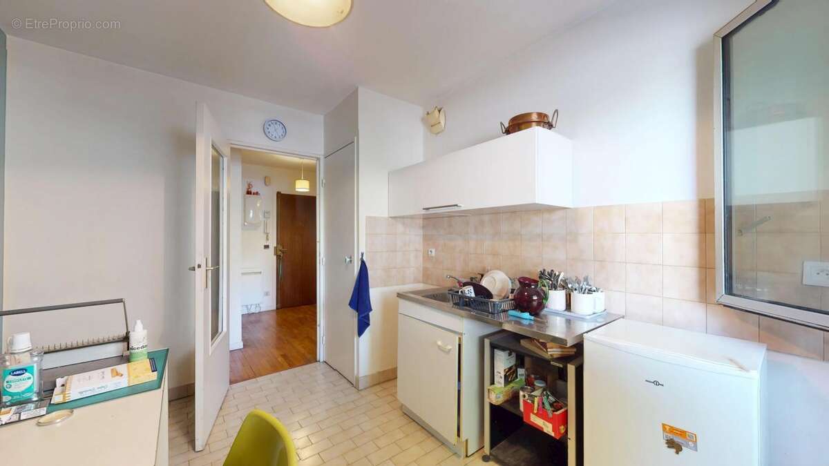  Lyon 3ᵉ – Limite Lyon 6ᵉ  Spacieux T3 de 72 m² avec parking, cave, ascenseur et jardin commun - photo 7
