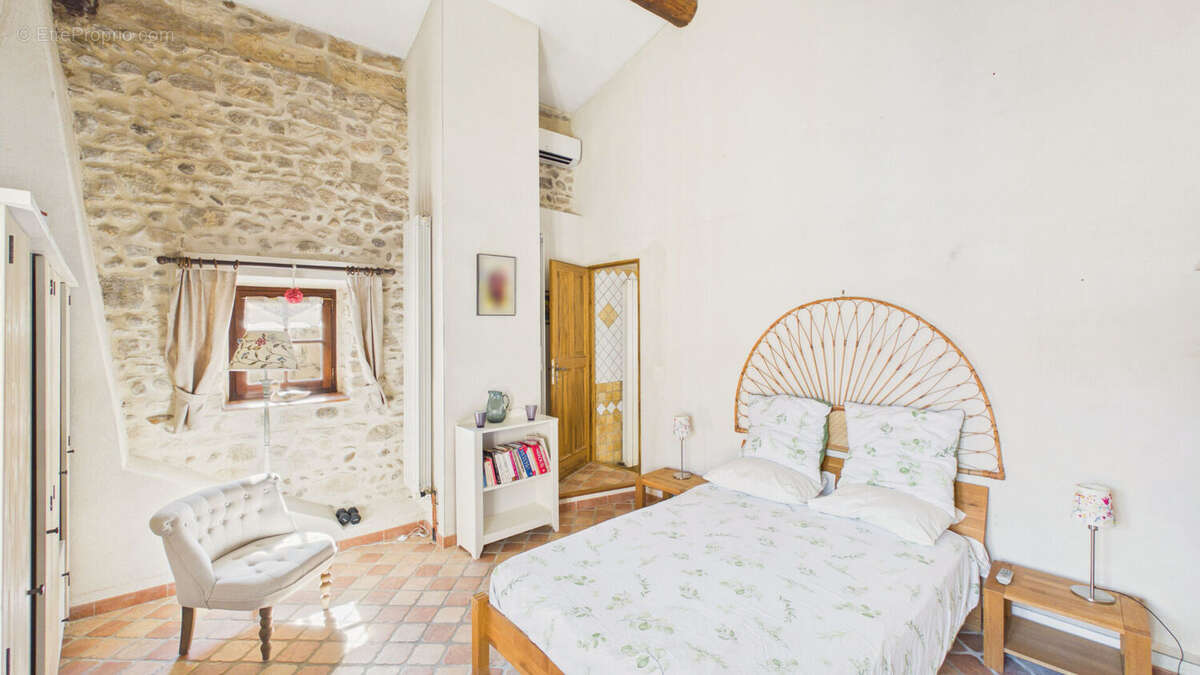 Maison à EYRAGUES